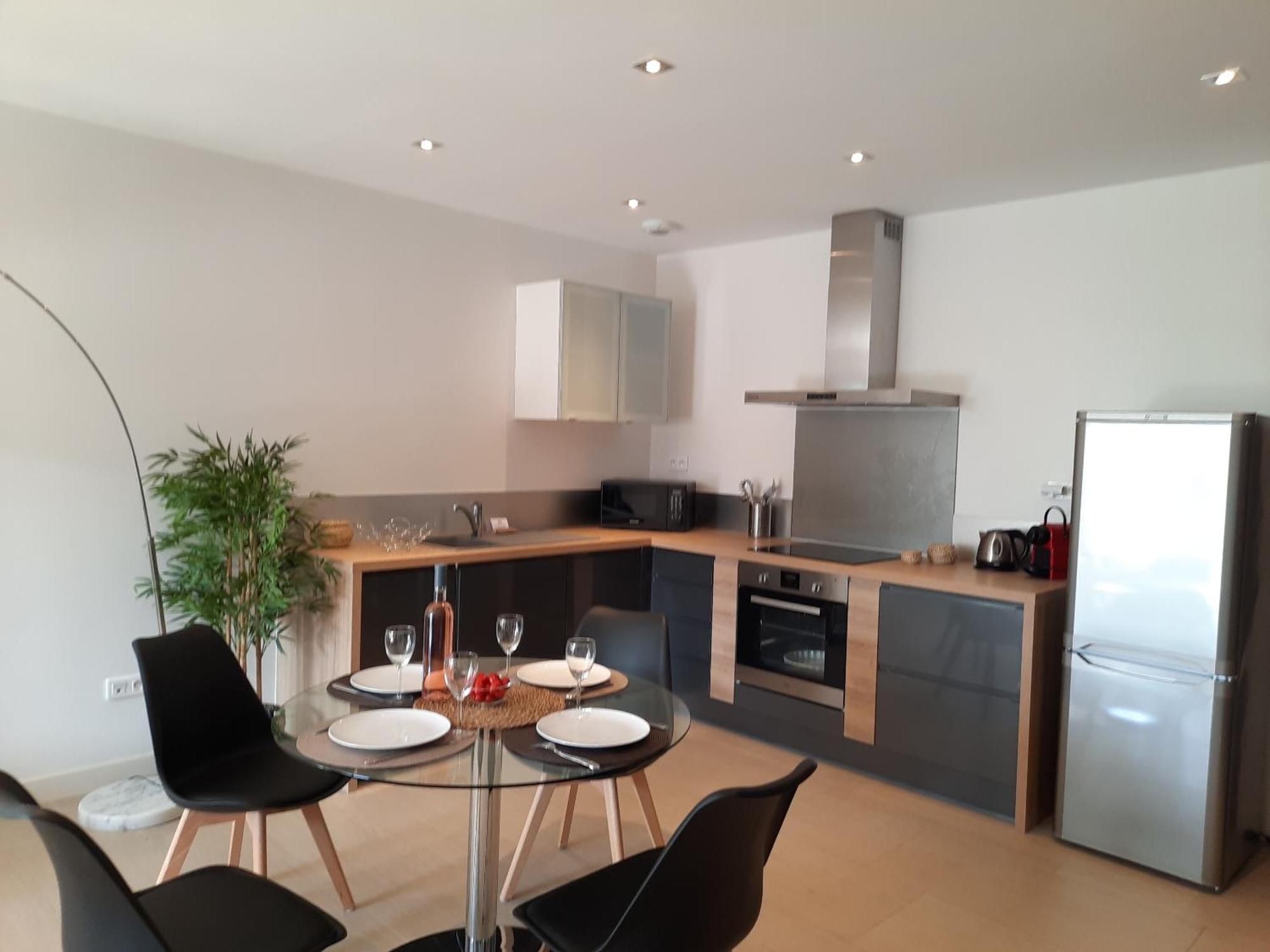 Hpc Suites - Cassis Centre - Parking Gratuit & Piscine Chauffee Hotel