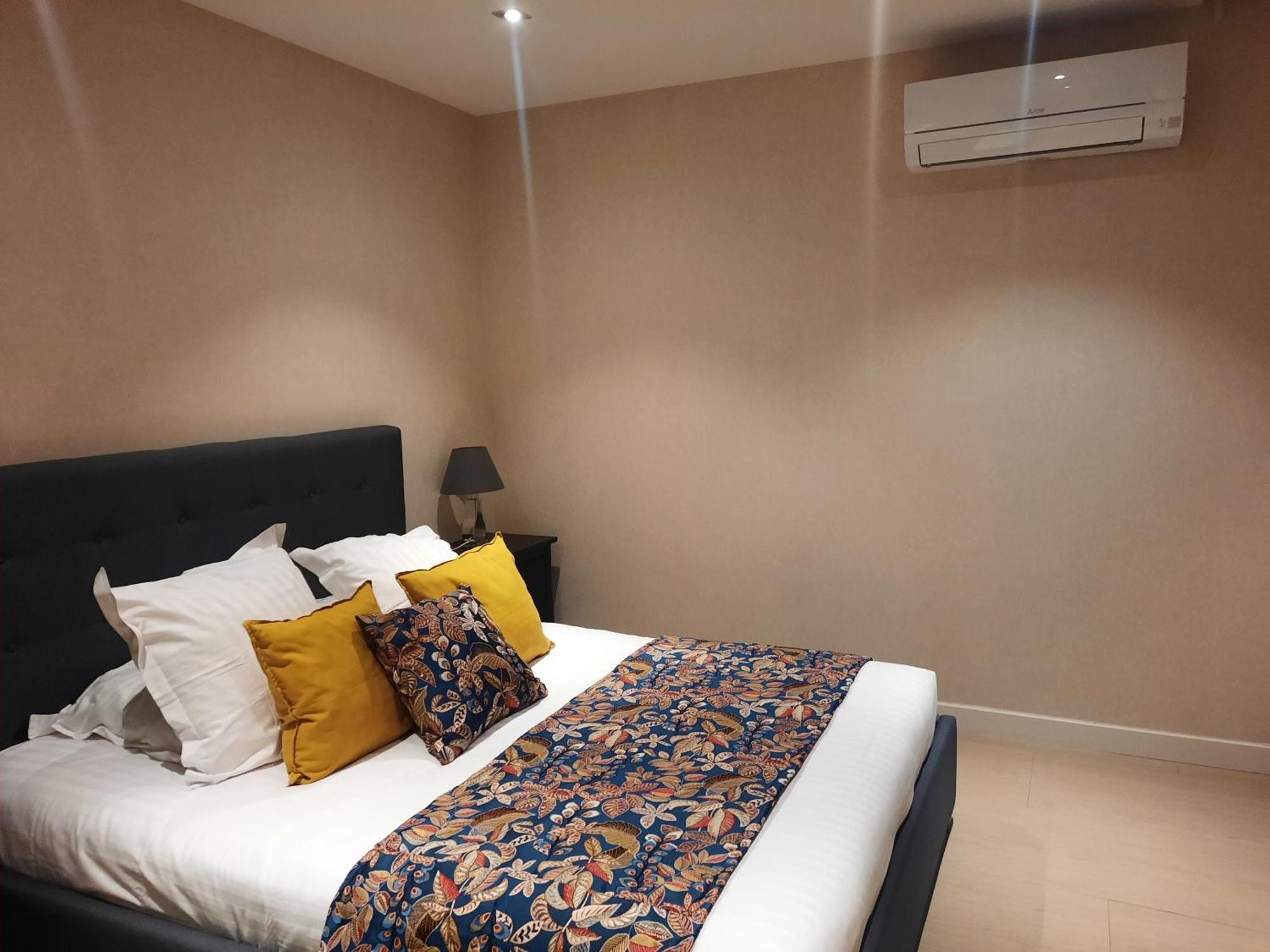 Hpc Suites - Cassis Centre - Parking Gratuit & Piscine Chauffee Hotel 4*